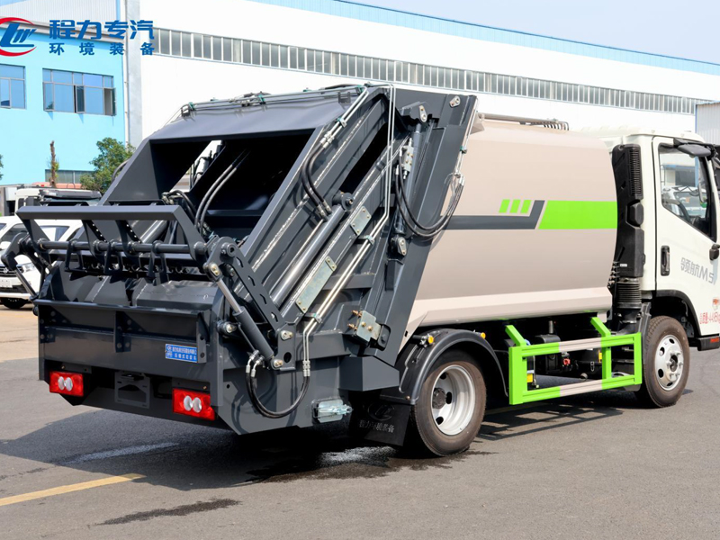 福田領航M5壓縮垃圾車