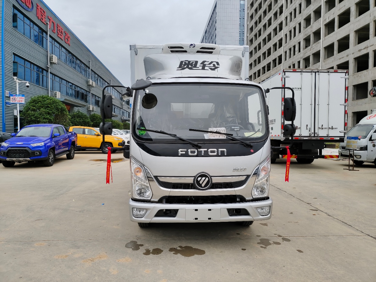 福田奧鈴速運(yùn)排半冷藏車
