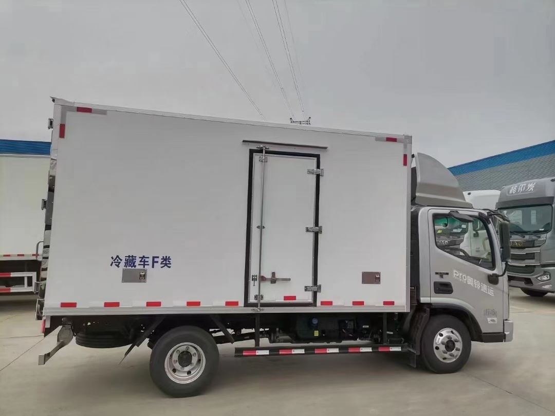 奧鈴速運(yùn)Pro玉兔4.2米冷藏車