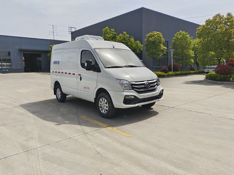 上汽大通V80面包冷藏車